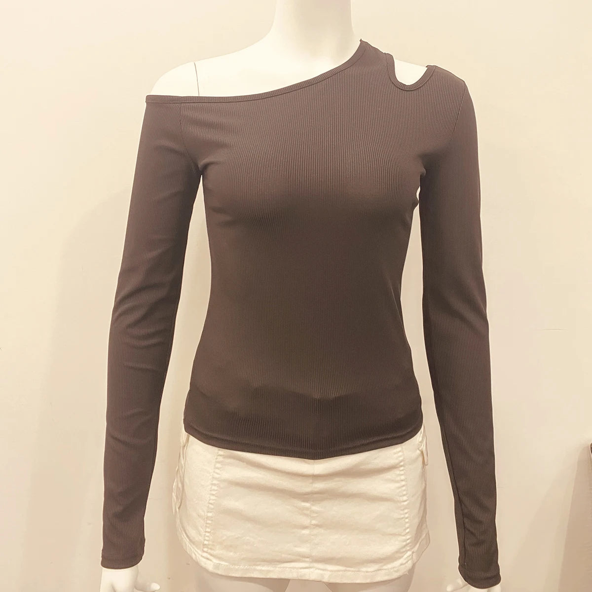 Skew Collar Off-Shoulder Long-Sleeved Tee