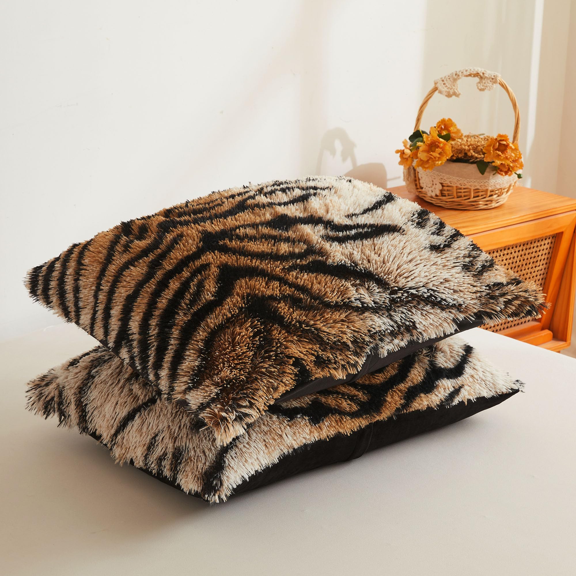 XeGe Cheetah Print Fluffy Faux Fur Duvet Cover Set, 3 Pieces Soft Plush Shaggy Fuzzy Bedding Set(1 Faux Fur Leopard Print Comforter Cover + 2 Furry Pillow Cases), Zipper Closure(King, Pink)