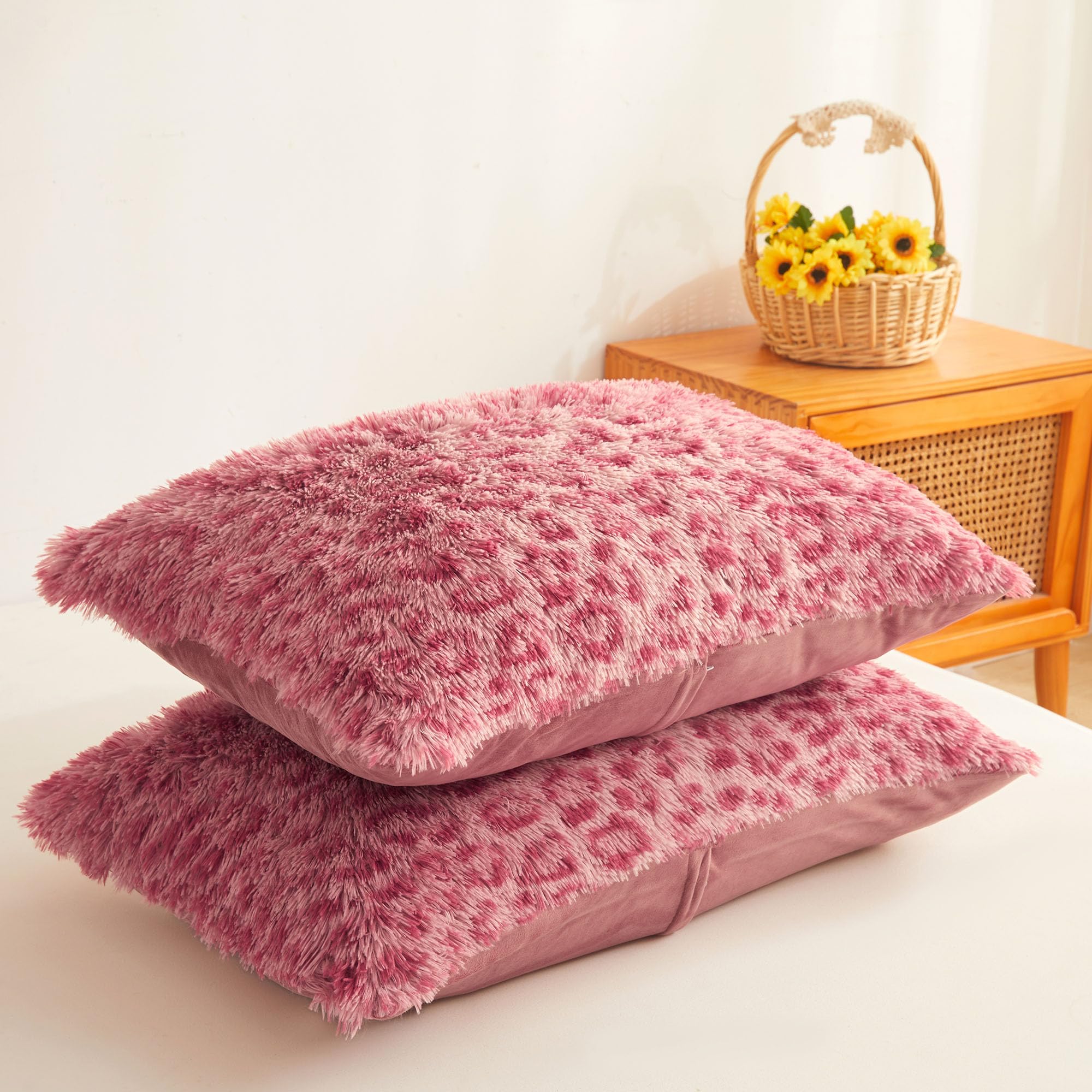 XeGe Cheetah Print Fluffy Faux Fur Duvet Cover Set, 3 Pieces Soft Plush Shaggy Fuzzy Bedding Set(1 Faux Fur Leopard Print Comforter Cover + 2 Furry Pillow Cases), Zipper Closure(King, Pink)