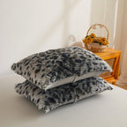 XeGe Cheetah Print Fluffy Faux Fur Duvet Cover Set, 3 Pieces Soft Plush Shaggy Fuzzy Bedding Set(1 Faux Fur Leopard Print Comforter Cover + 2 Furry Pillow Cases), Zipper Closure(King, Pink)