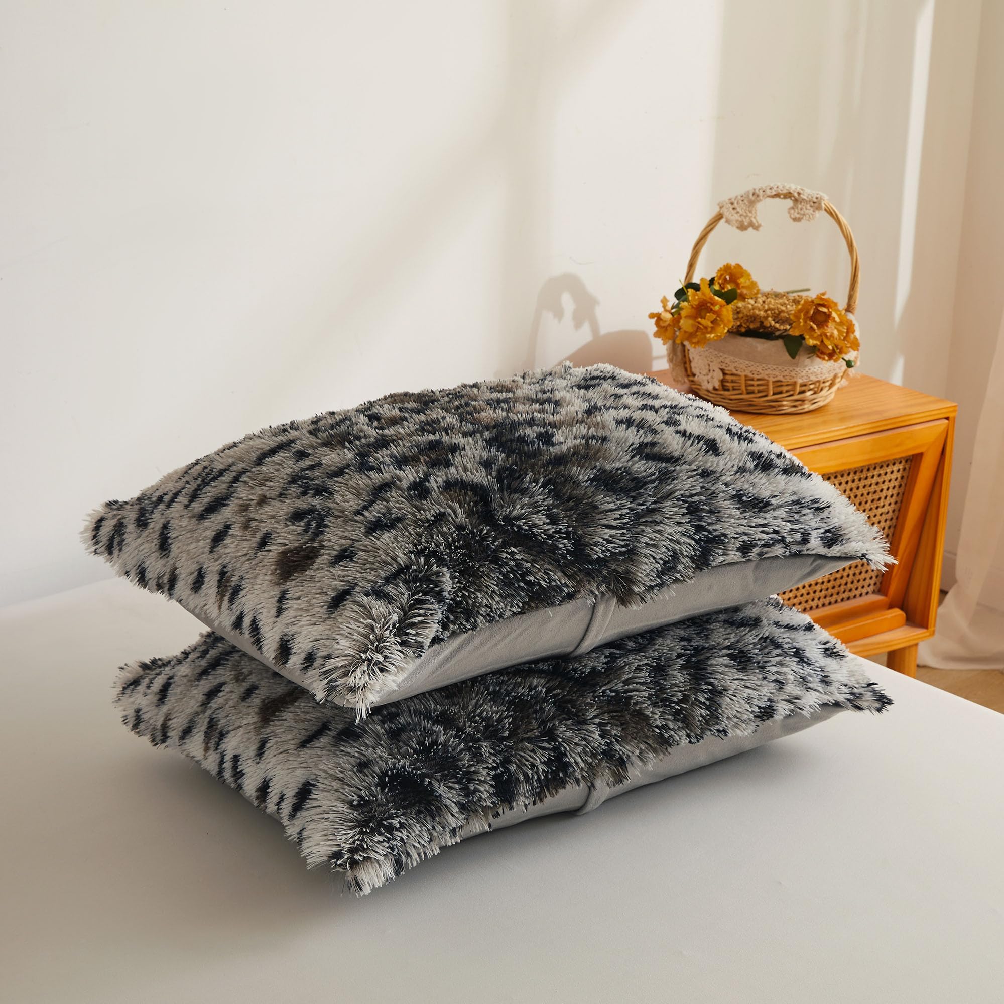 XeGe Cheetah Print Fluffy Faux Fur Duvet Cover Set, 3 Pieces Soft Plush Shaggy Fuzzy Bedding Set(1 Faux Fur Leopard Print Comforter Cover + 2 Furry Pillow Cases), Zipper Closure(King, Pink)