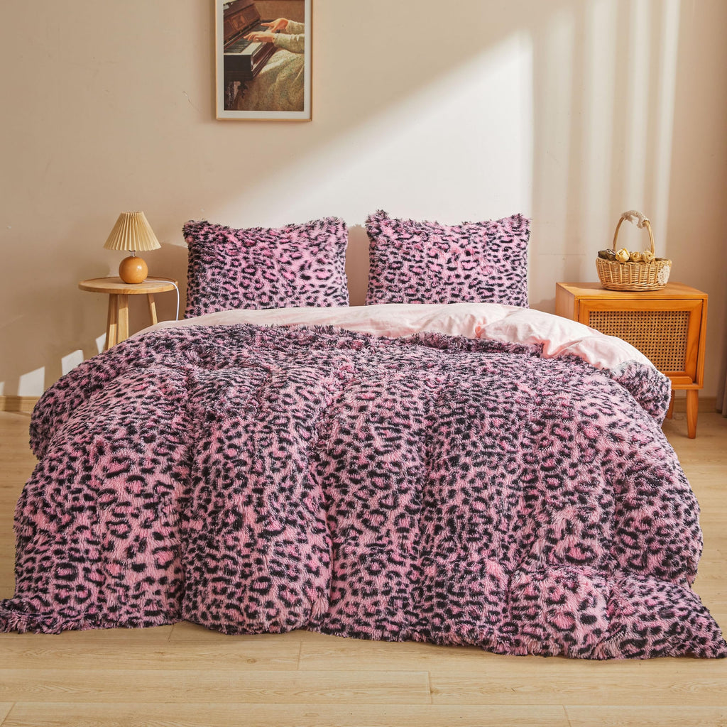 XeGe Cheetah Print Fluffy Faux Fur Duvet Cover Set, 3 Pieces Soft Plush Shaggy Fuzzy Bedding Set(1 Faux Fur Leopard Print Comforter Cover + 2 Furry Pillow Cases), Zipper Closure(King, Pink)