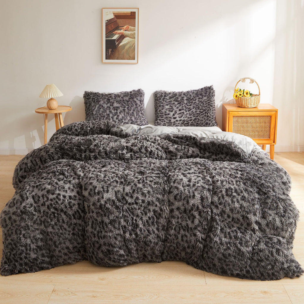 XeGe Cheetah Print Fluffy Faux Fur Duvet Cover Set, 3 Pieces Soft Plush Shaggy Fuzzy Bedding Set(1 Faux Fur Leopard Print Comforter Cover + 2 Furry Pillow Cases), Zipper Closure(King, Pink)