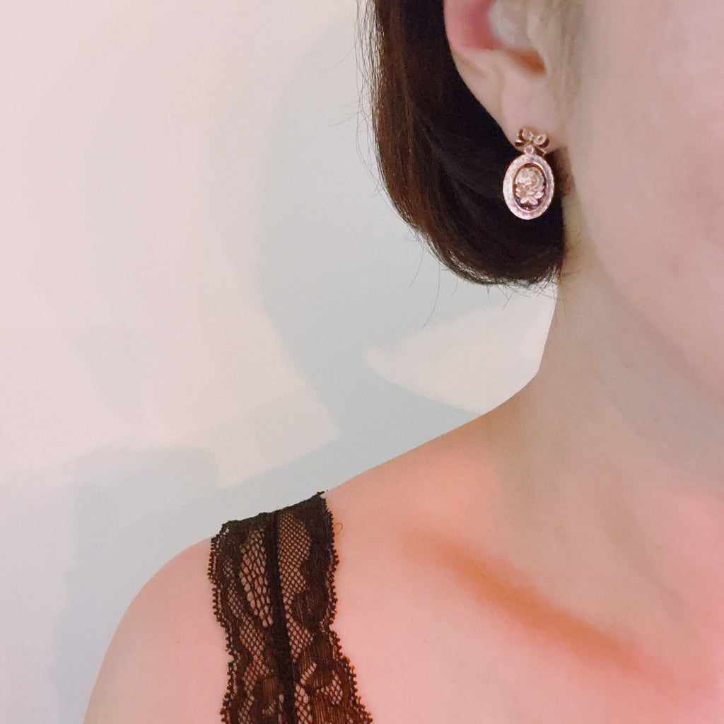 Black Bow Rose Drop Earrings – Elegant Black and Gold Antique-Inspired with Bow Accents
