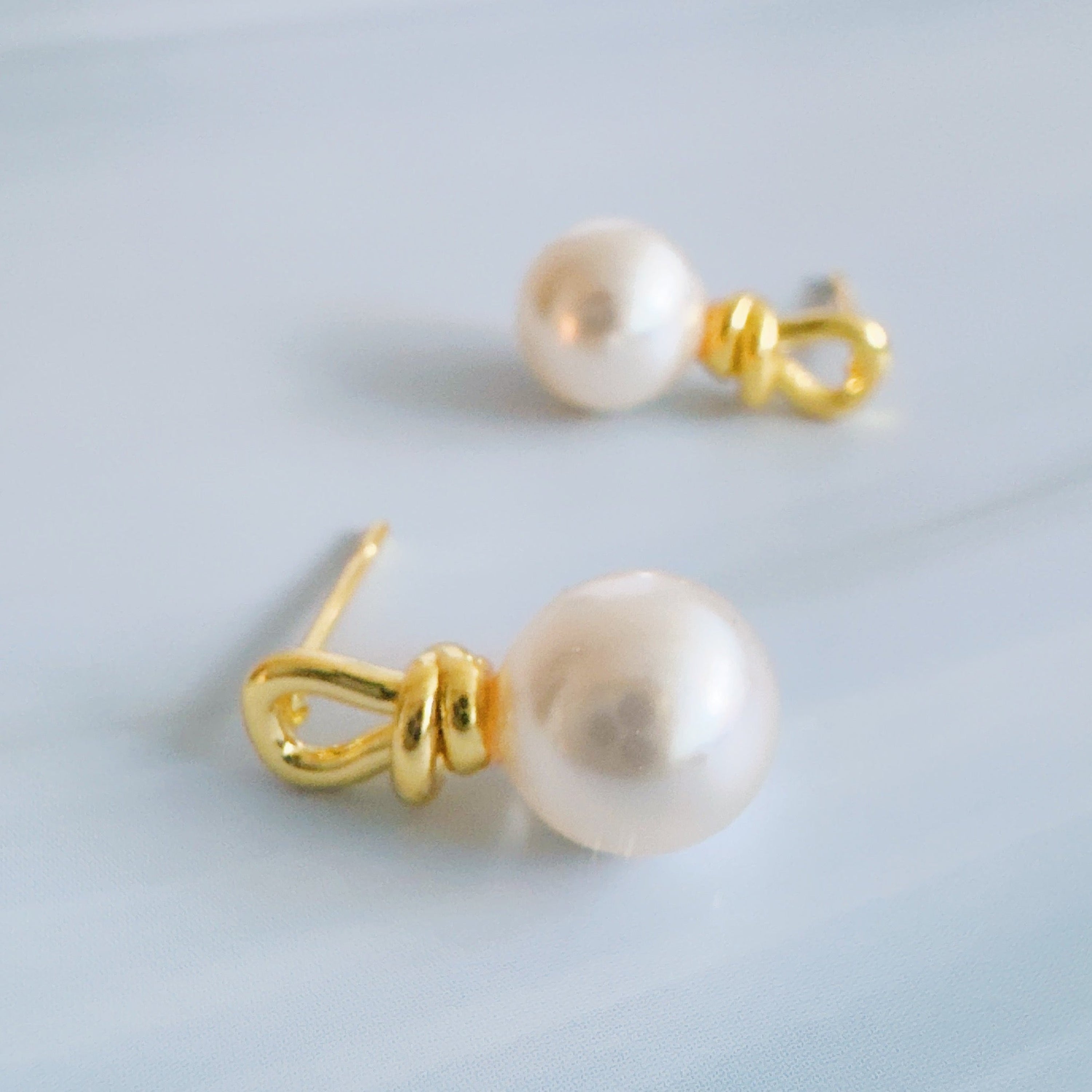Golden Loop Pearl Drop Earrings – Modern Twist on Classic Elegance