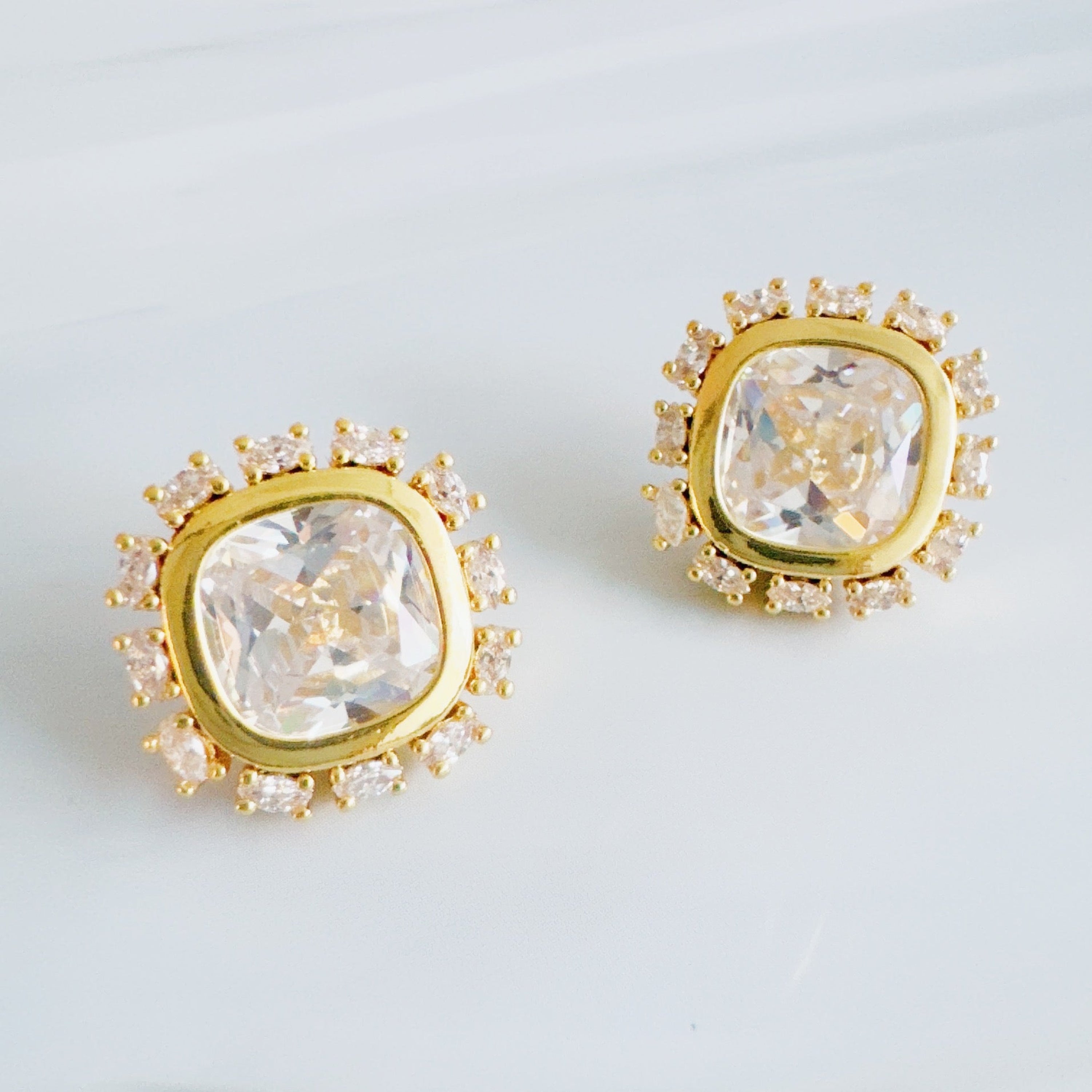 Luminous Crown Stud Earrings – Clear Stone with Sparkling Frame