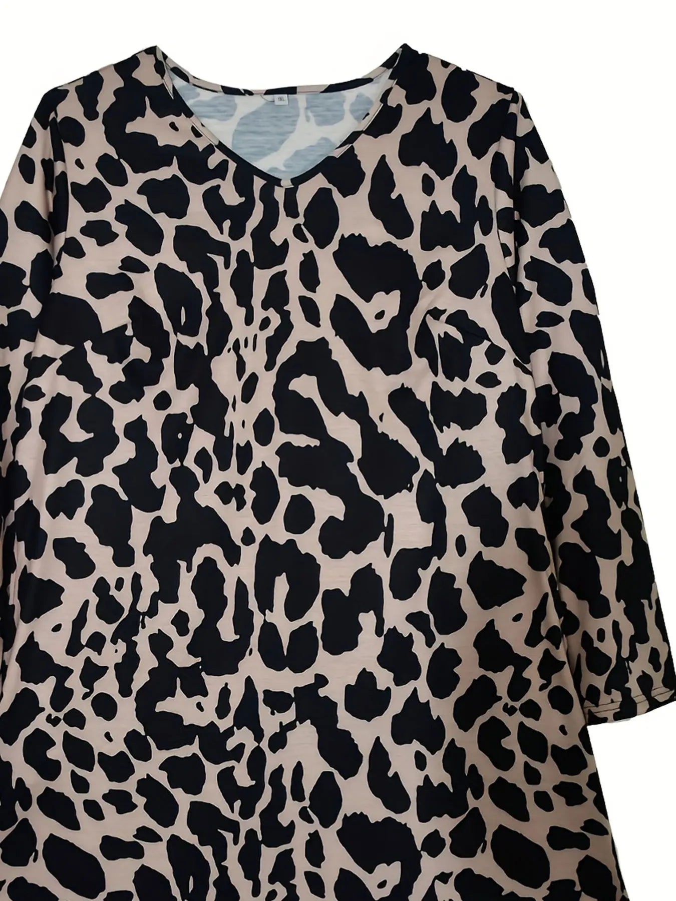 Women Plus Size Casual Leopard Print V Neck Tunic Dress with Pockets Polyester Knit Fabric, Slight Stretch Spring Season