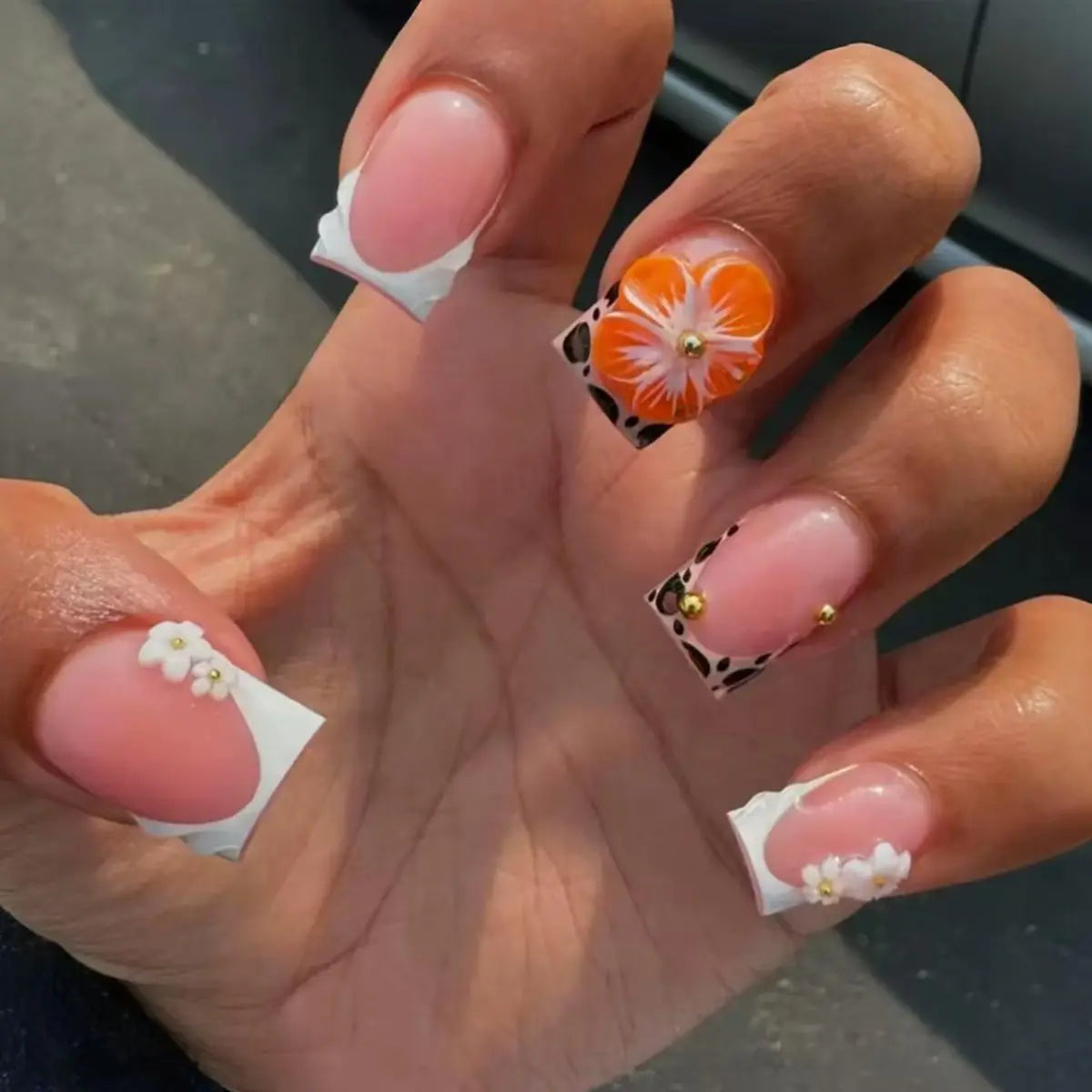 24Pcs Short Square Head French False Nails Rhinestone Flower Bow Design Fake Nails Press on Detachable Full Cover Nails Tips Art