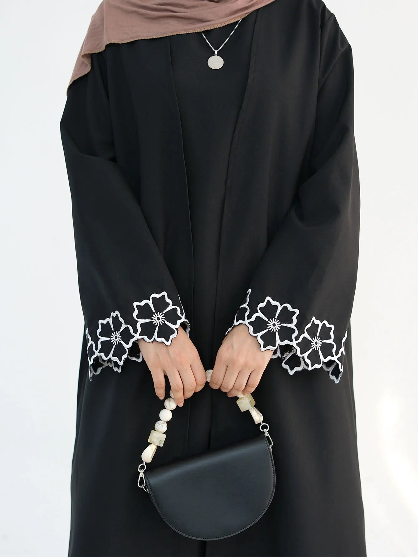 Elegant Black Open Abaya for Muslim Ladies Middle East Delicate Flower Cuff Embroidery Comfortable Outwear Clothes Eid Robes