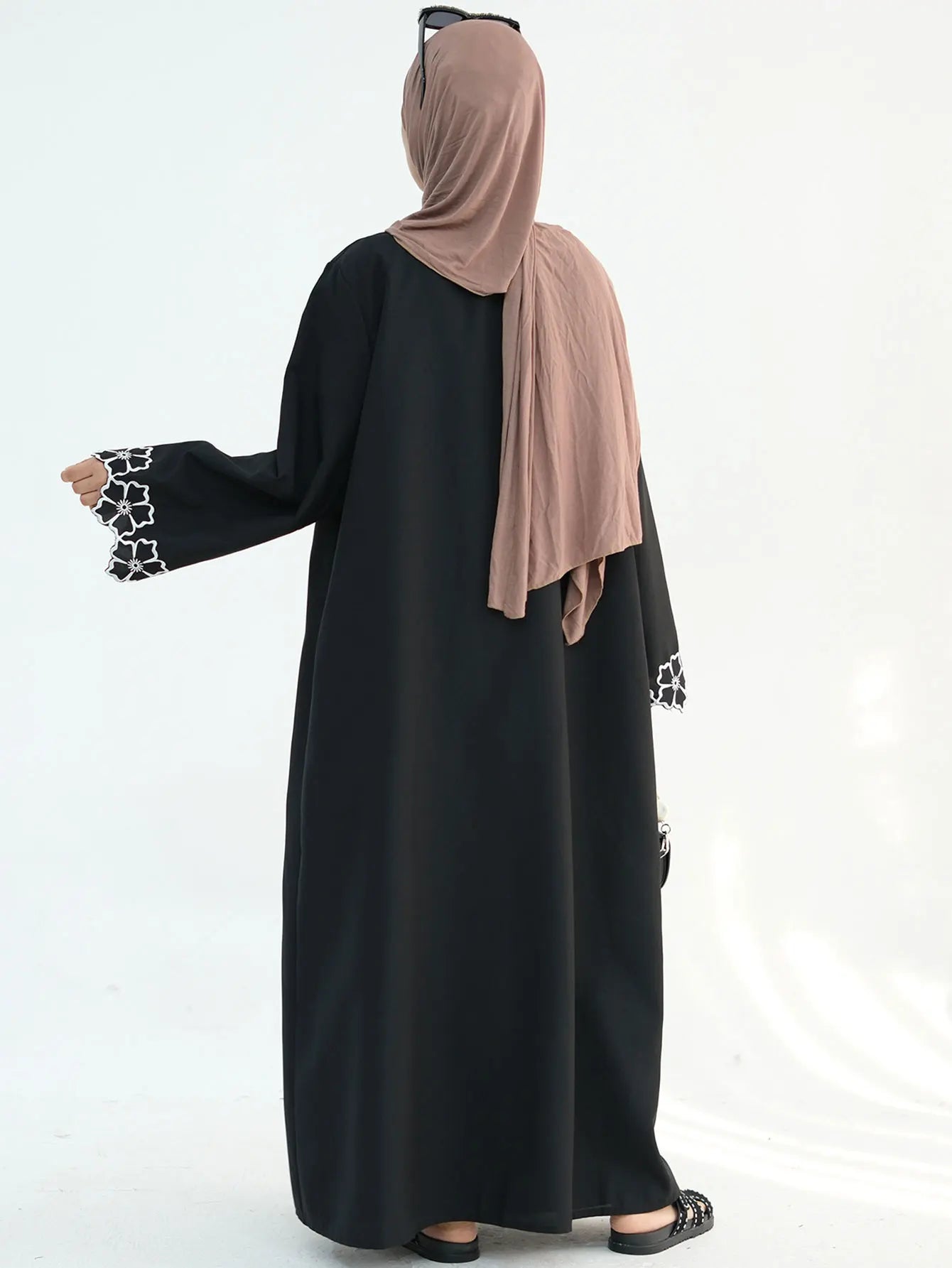Elegant Black Open Abaya for Muslim Ladies Middle East Delicate Flower Cuff Embroidery Comfortable Outwear Clothes Eid Robes