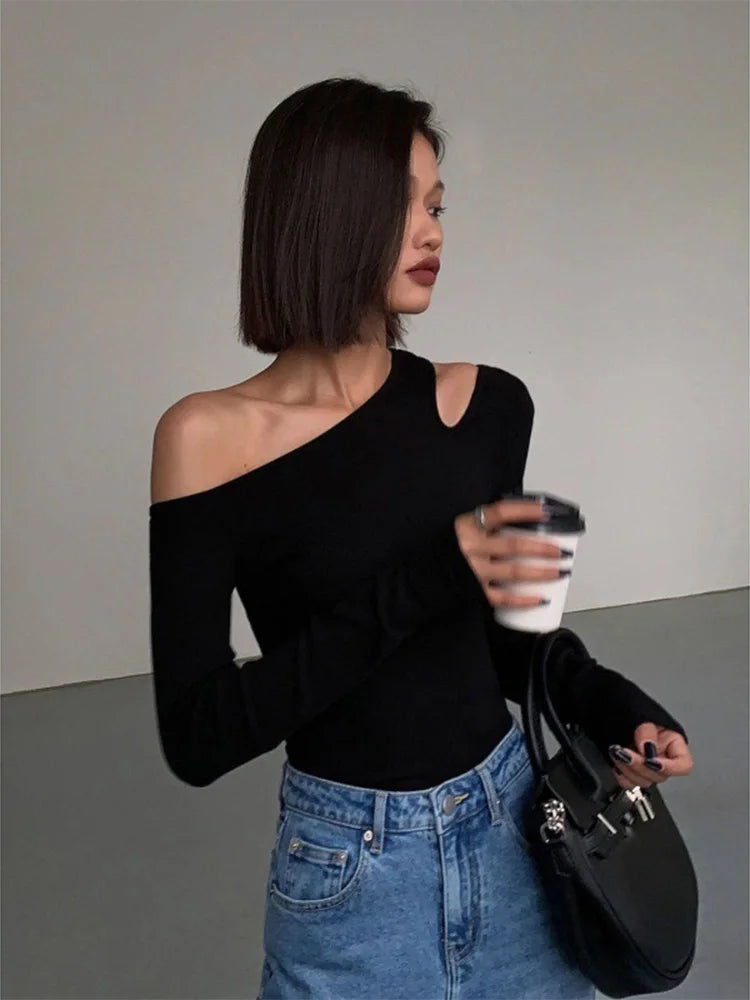Skew Collar Off-Shoulder Long-Sleeved Tee