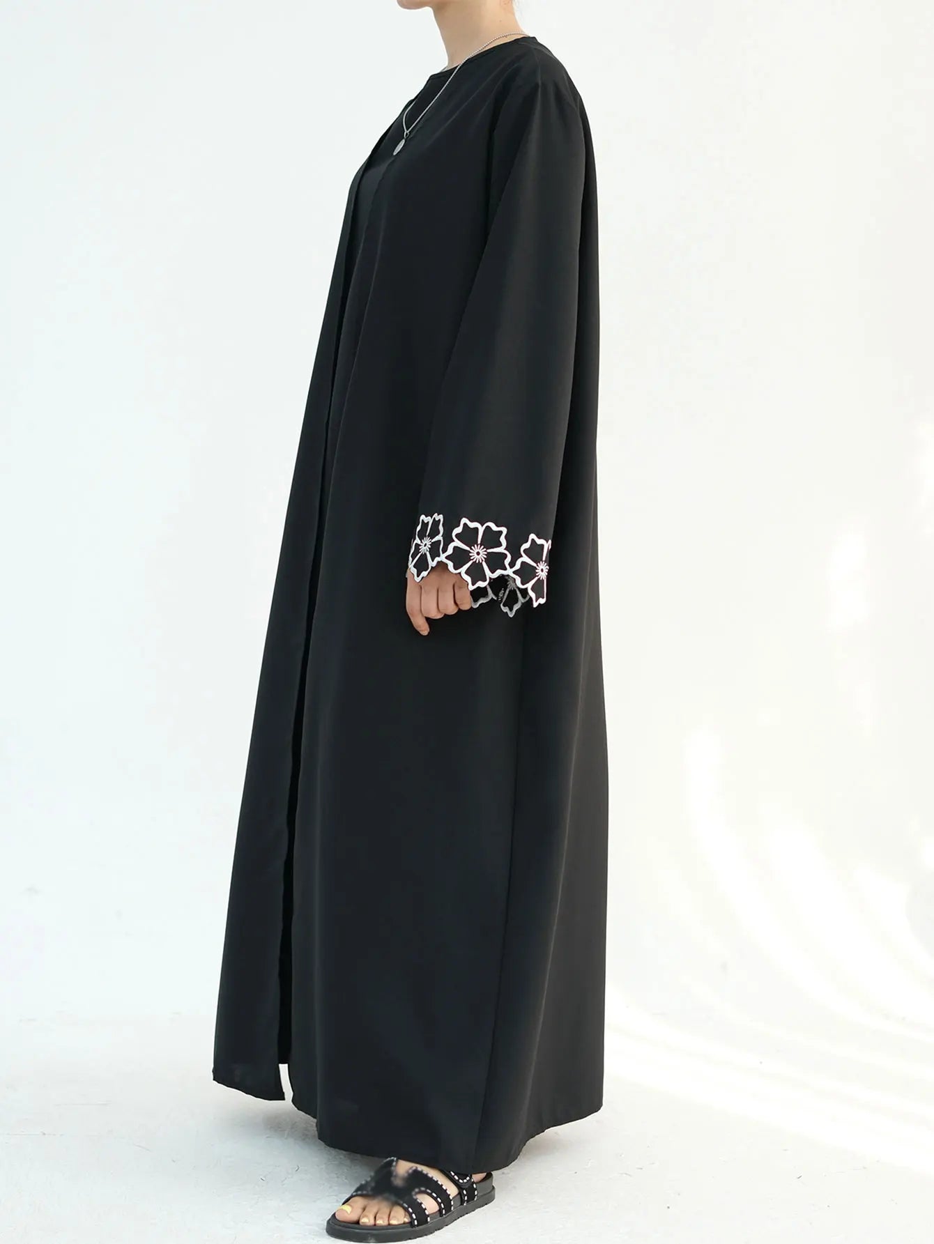 Elegant Black Open Abaya for Muslim Ladies Middle East Delicate Flower Cuff Embroidery Comfortable Outwear Clothes Eid Robes