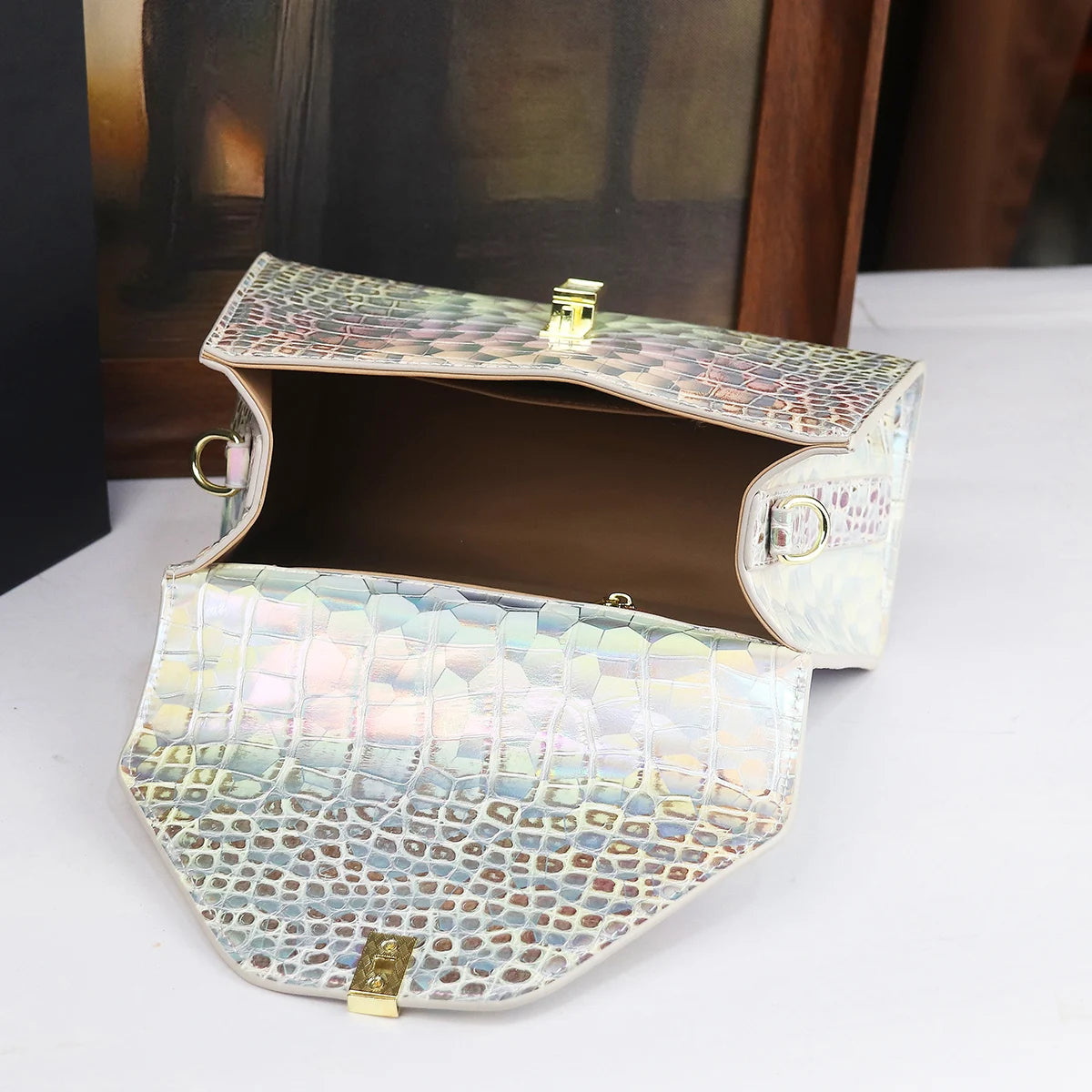 Crocodile Pattern Gradient Color Handbag