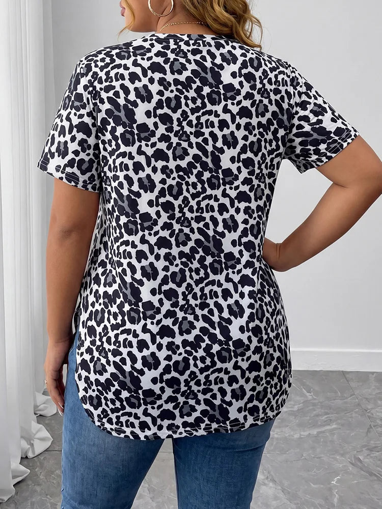 GIBSIE  Leopard Print Slit Hem Round Neck T-Shirt