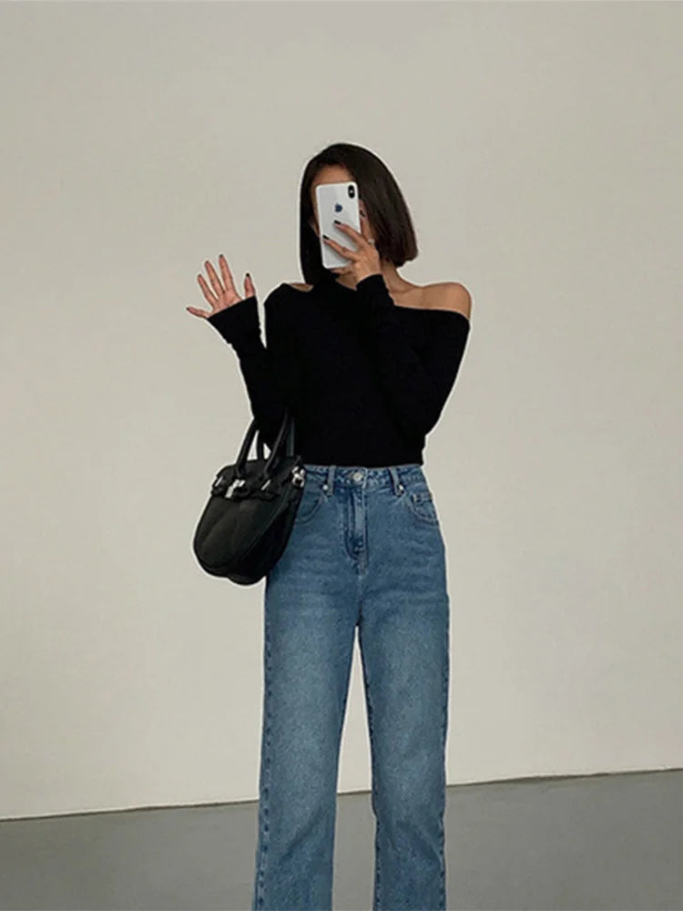 Skew Collar Off-Shoulder Long-Sleeved Tee