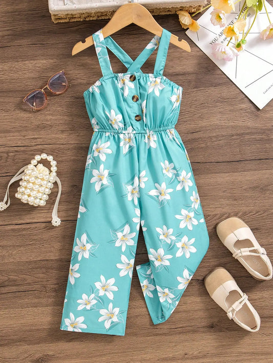 (6097) 夏と海辺の休暇にぴったりの、ロマンチックな小花柄サスペンダーロンパース。ボタン付きウエストとワイドレッグデザインが特徴。