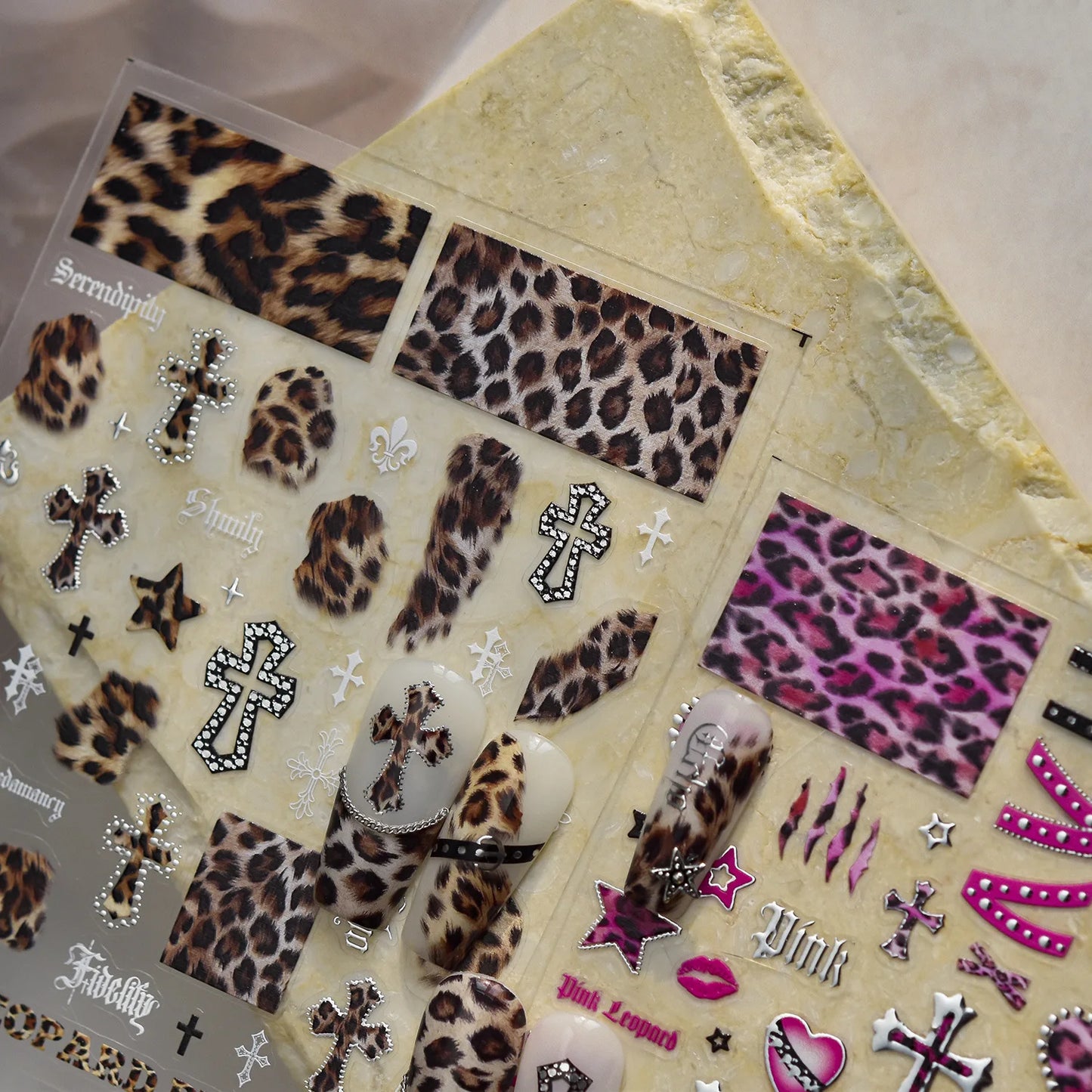 1pcs 5D Retro Leopard Print Heart-shaped Nail Art Stickers Metal Nail Sticker European and American Manicure Decorations Decals