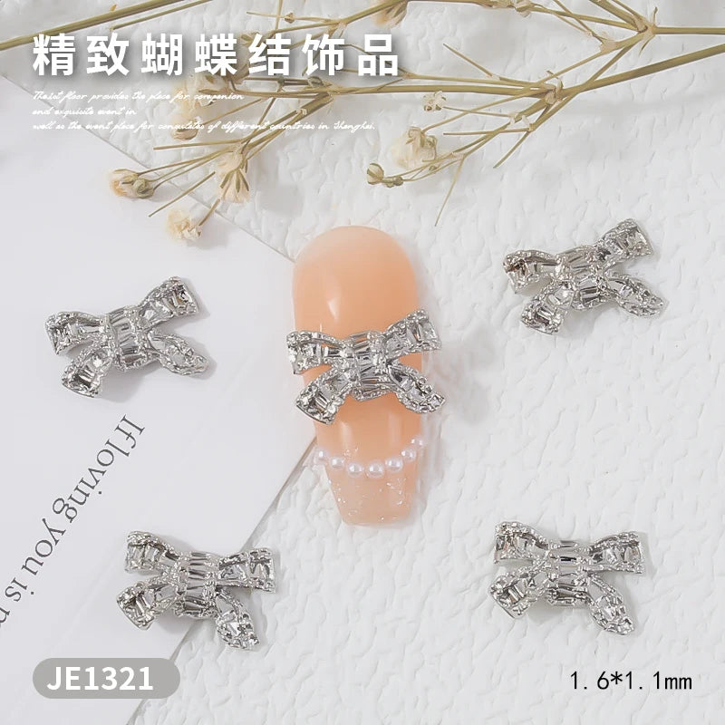 10Pcs Retro Baroque Gril Nail Art Charm 3D Emboss Black White Girl Head Nail Decoration Gold/Silver Metal Edging Nail Jewelry &*