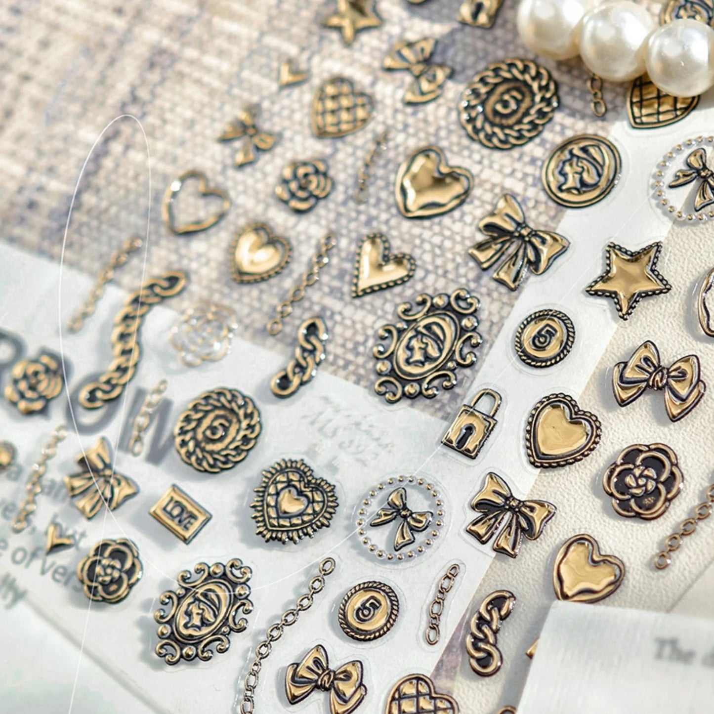 1pcs 5D Retro Leopard Print Heart-shaped Nail Art Stickers Metal Nail Sticker European and American Manicure Decorations Decals