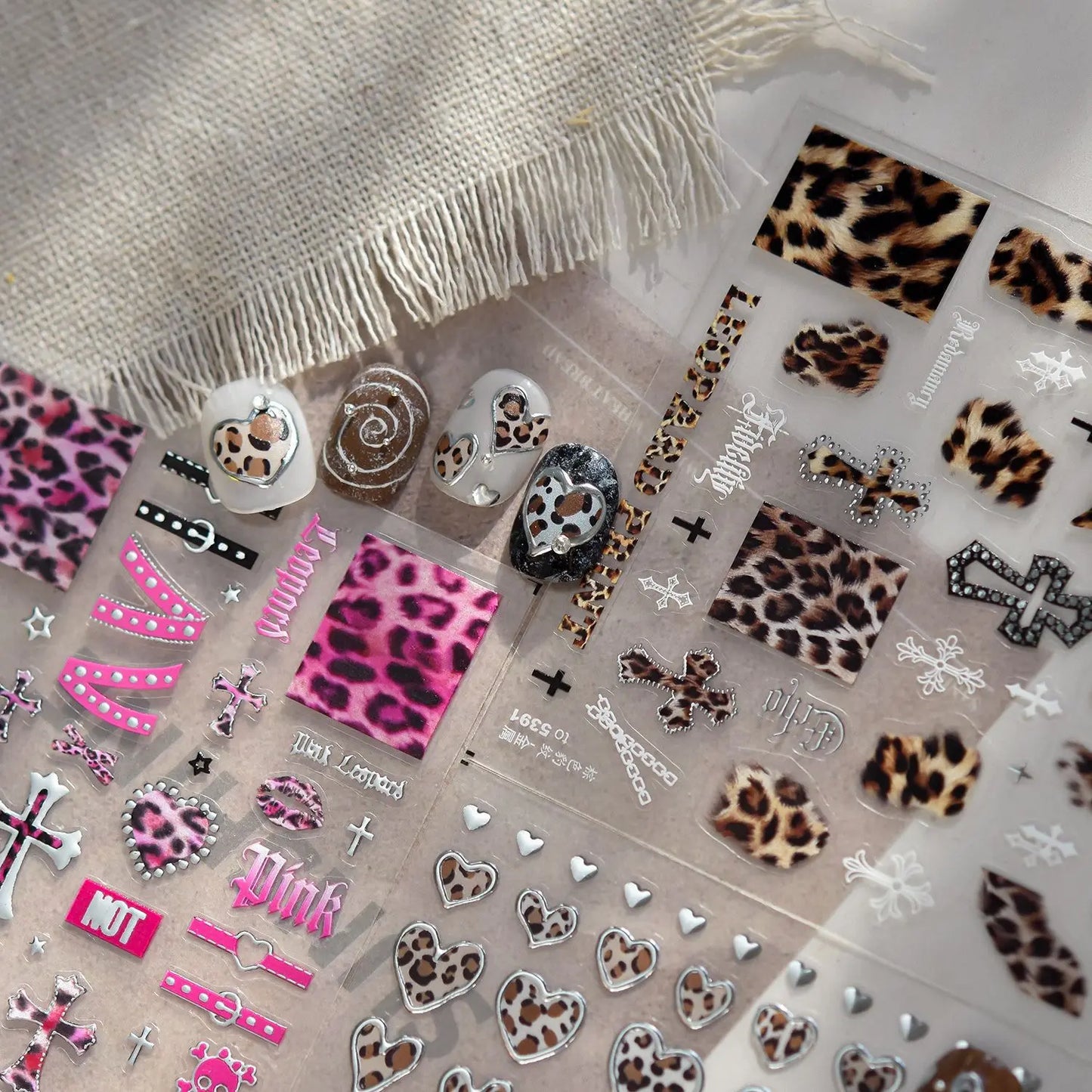 1pcs 5D Retro Leopard Print Heart-shaped Nail Art Stickers Metal Nail Sticker European and American Manicure Decorations Decals
