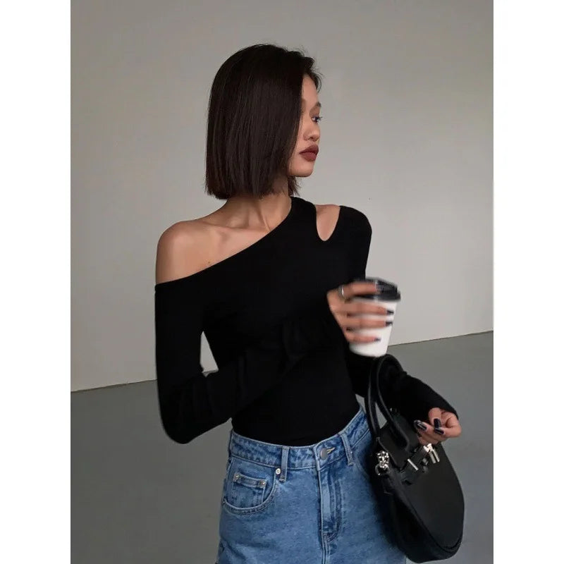 Skew Collar Off-Shoulder Long-Sleeved Tee