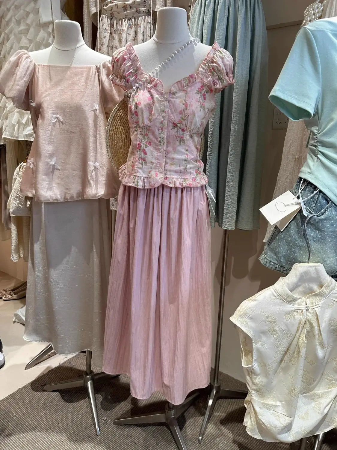 V-Neck Pleated Floral Short-Sleeved Blouse