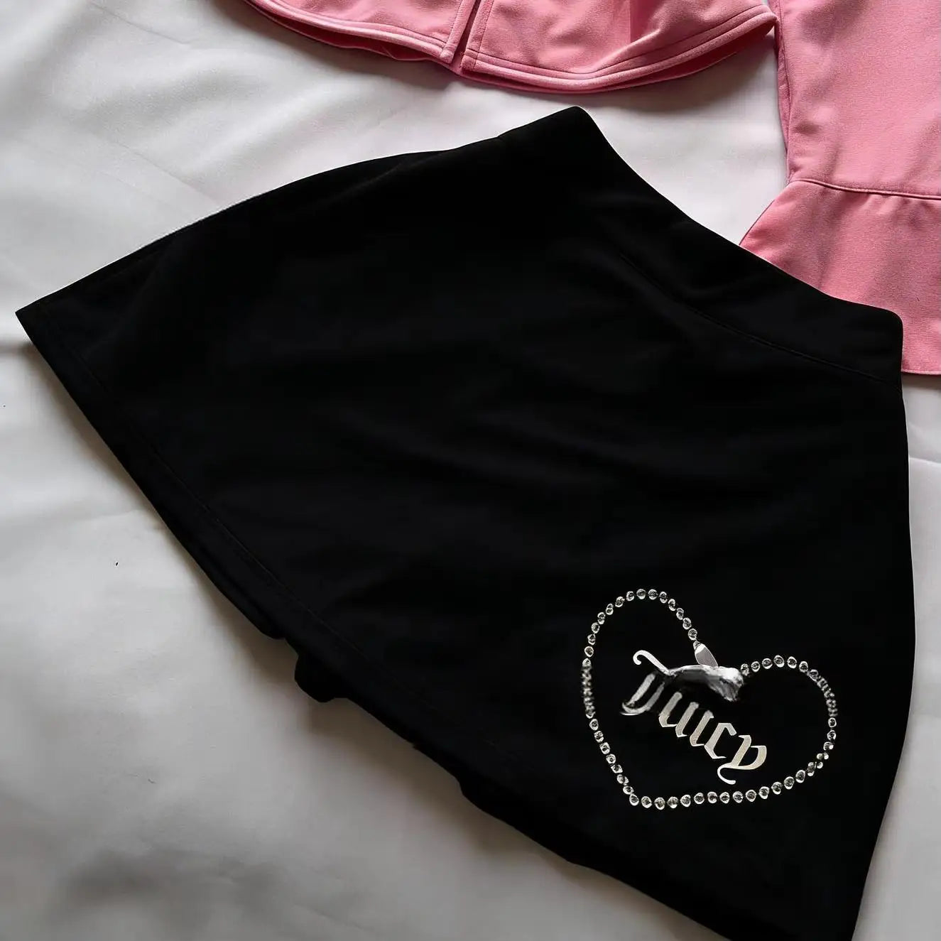 French-Style Individualistic and Sexy Design Trend Loose and Retro Printed Flared Plaid Skirt Pants Sweet Style One-Shoulder Set