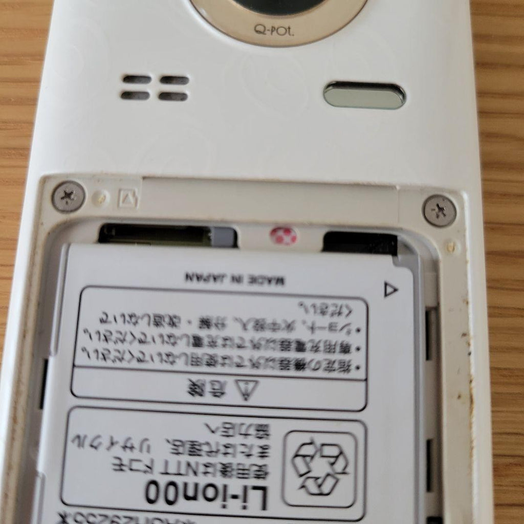 docomo × Q-pot. SH-04C feature phone  main unit Sharp Biscuit white milk Japan