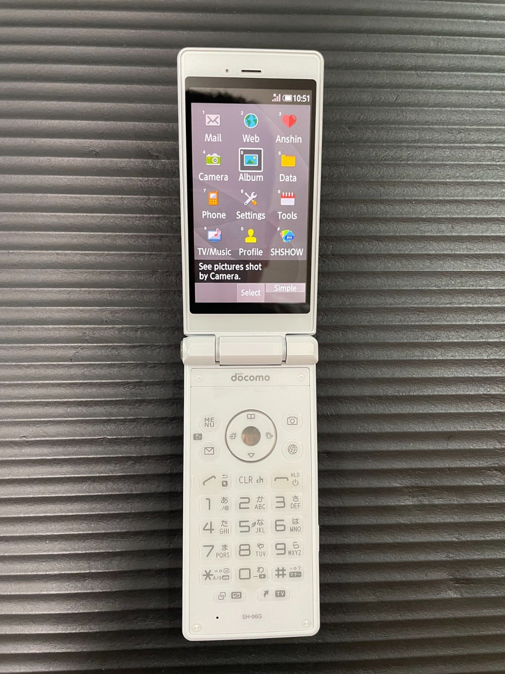 SHARP AQUOS KEITAI SH-06G Docomo Unlocked Android Flip Phone White English Japan