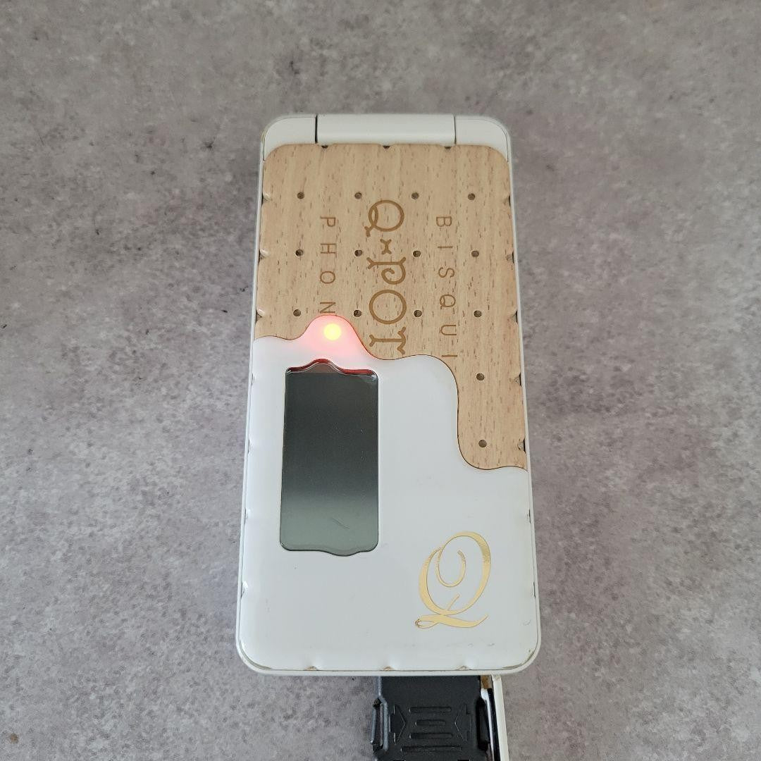 docomo × Q-pot. SH-04C feature phone  main unit Sharp Biscuit white milk Japan