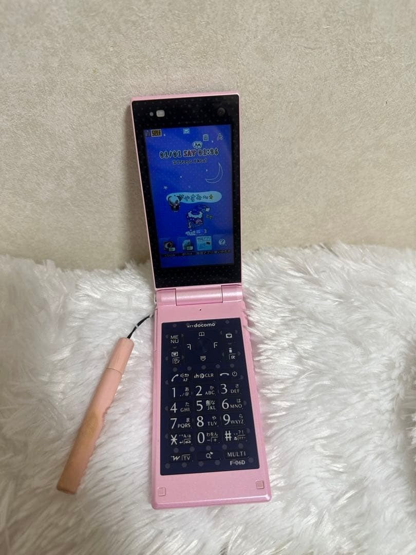 Docomo Fujitsu F-06D Style Series Pink Unlocked Flip Phone