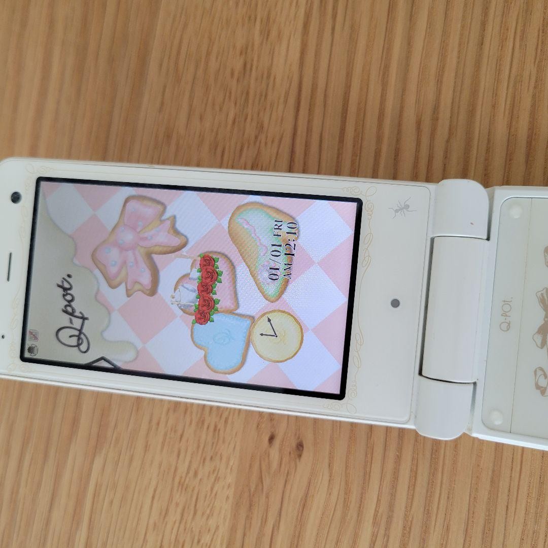 docomo × Q-pot. SH-04C feature phone  main unit Sharp Biscuit white milk Japan